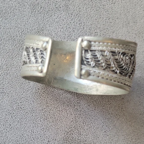 Silver and Turquoise Cuff Bracelet - Picture 4 of 5